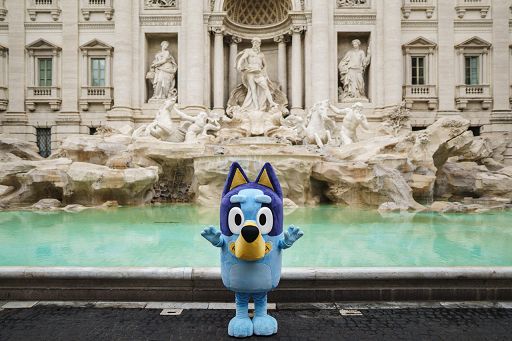Festa Roma, Bluey arriva a Fontana di Trevi, poi sul red carpet Festa Roma, Bluey arriva a Fontana di Trevi, poi sul red carpet