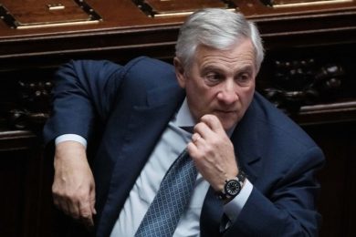 Manovra, Tajani a Fi: ok su Irpef, vigileremo su banche e affitti