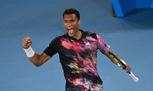 Tennis, Felix Auger-Aliassime ai quarti a Parigi Tennis, Felix Auger-Aliassime ai quarti a Parigi