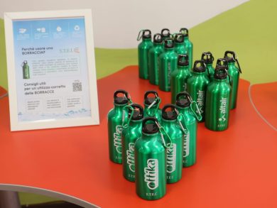 “L’acqua che insegna alla sete”: le scuole di Catania dicono no alla plastica in nome del green