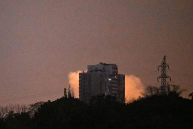 Ucraina, continuano gli attacchi russi su Kiev: almeno 2 morti. Nessun vertice per ora fra Trump e Putin