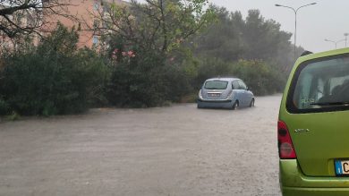 VIDEO | Nubifragio a Palermo: bomba d’acqua, auto impantanate in strada