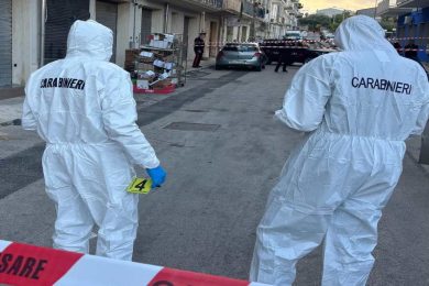 Accoltellata dall’ex fidanzato dopo il lavoro, arresto per tentato omicidio nel Siracusano