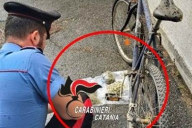 Catania, controlli a raffica in città: fermato un pusher in bicicletta
