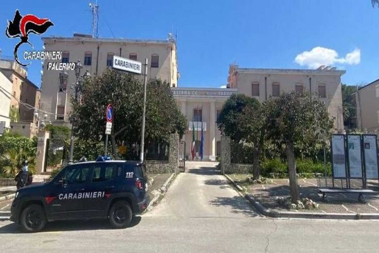 Tentano abusi su una badante, arrestati per violenza sessuale due uomini nel Palermitano