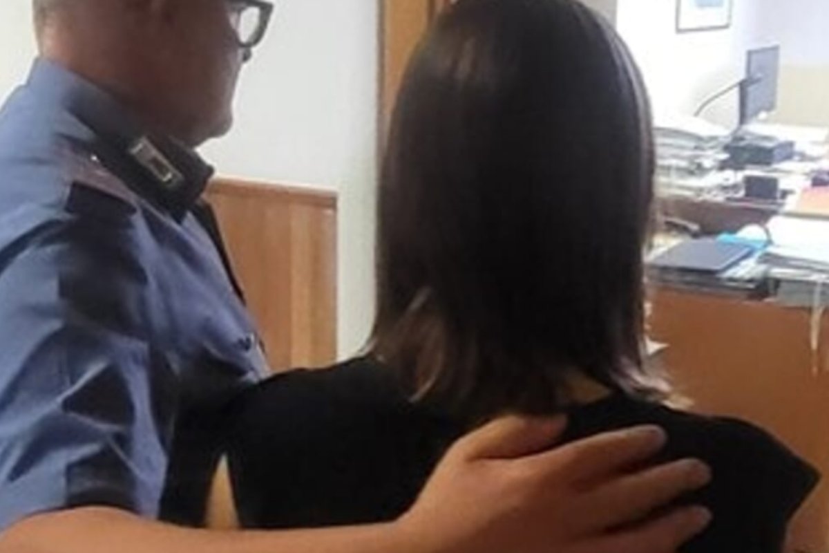 Risponde ad annuncio di lavoro, ma viene sequestrata e violentata per un mese