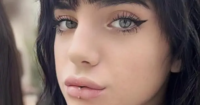 “Ho mal di gola”: trovata morta a 18 anni nel letto