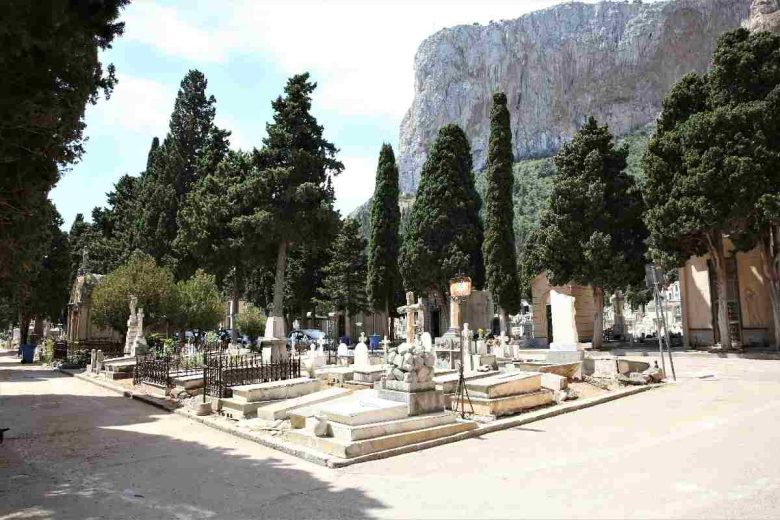 Commemorazione dei defunti, ecco gli orari di ingresso ai cimiteri comunali