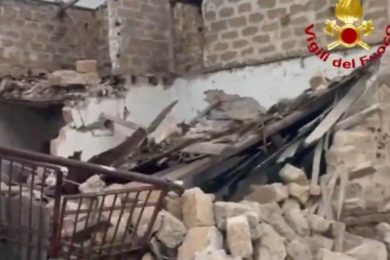 VIDEO | Paura a Bagheria, crolla una palazzina: fortunatamente era disabitata