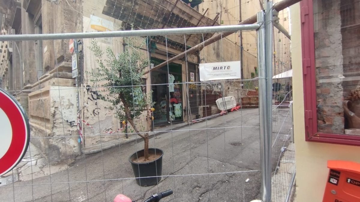 Crollo in centro, chiusi da giorni sei negozi in via Maqueda a Palermo. L’allarme del Cna