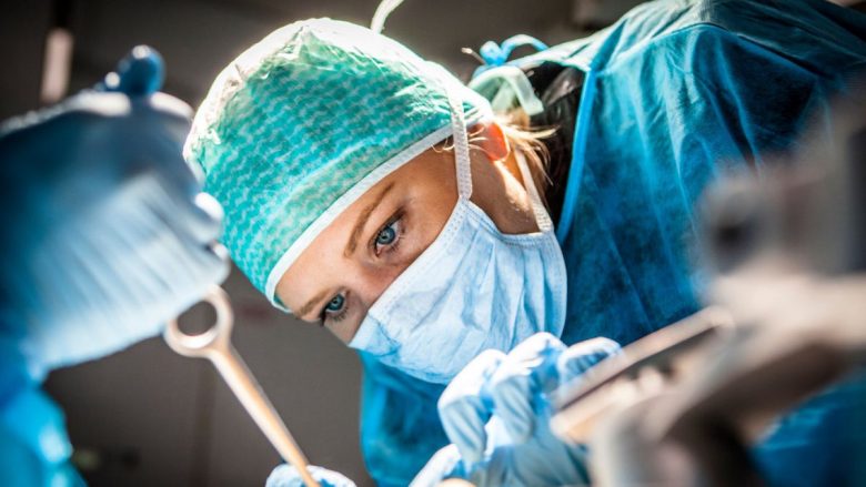 Ancora poche le donne ai vertici della sanità pubblica: le manager sono il 23,6%, le primarie appena il 22,9%