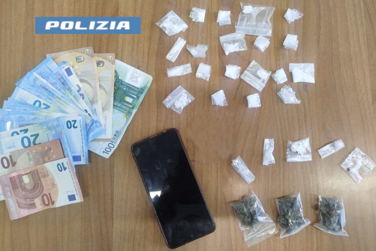 Catania, vende cocaina e crack via chat e consegnata a domicilio: arrestato 58enne