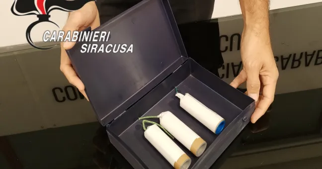 Siracusa, nascondeva 3 candelotti esplosivi nello zaino: denunciato