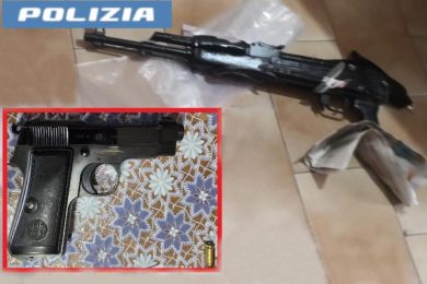 Catania, 72enne beccata in casa con una pistola, un AK47 e mezzo chilo di cocaina: arrestata
