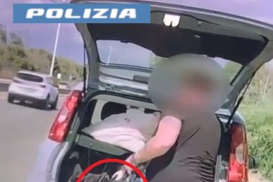 Ladro “incastrato” dalla dash cam alla Playa di Catania: le incredibili immagini del furto – VIDEO