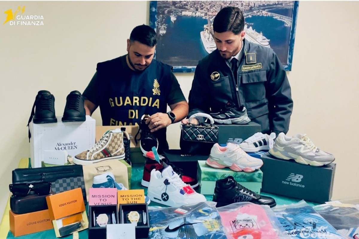 Catania, scoperto un mega magazzino con merce contraffatta pubblicizzata sui social: sequestrati oltre 6.600 capi