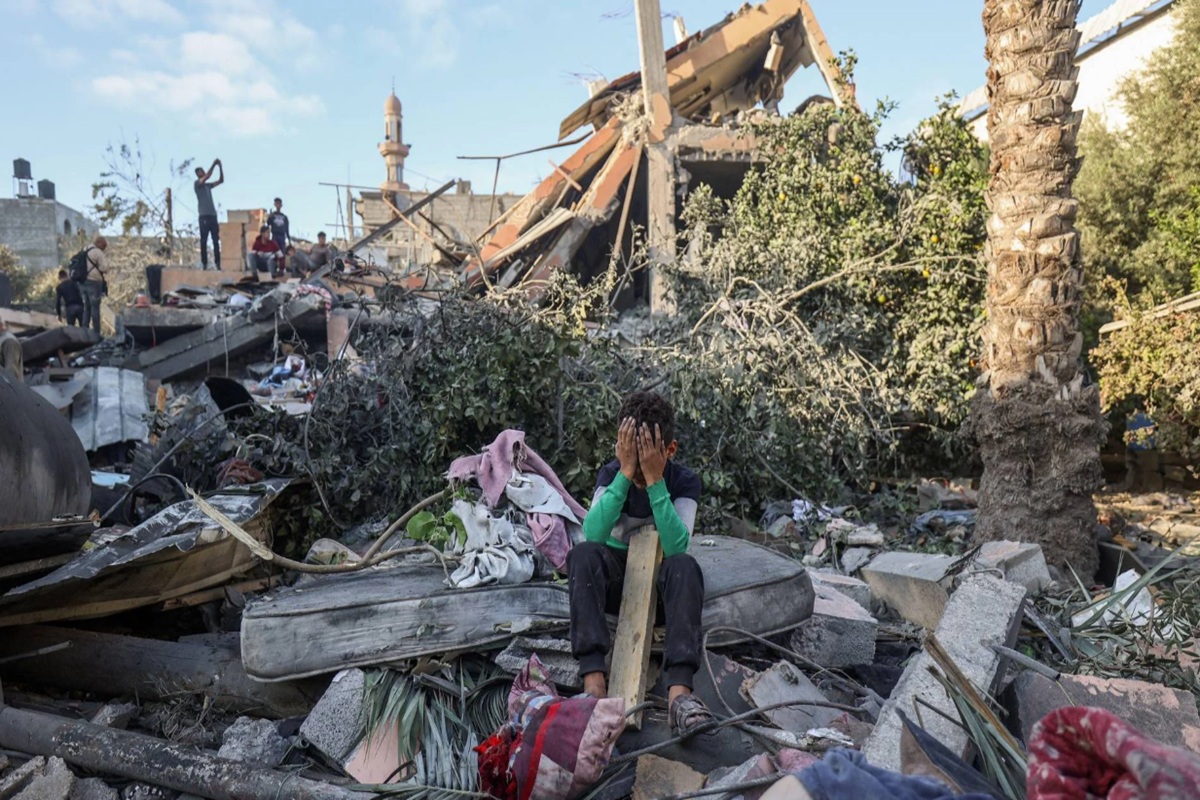 Gaza di nuovo nel terrore, “almeno 100 morti” dopo i raid notturni. La tregua torna in vigore, ma è fragile