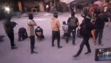 VIDEO | Le immagini shock: Hamas giustizia 7 palestinesi