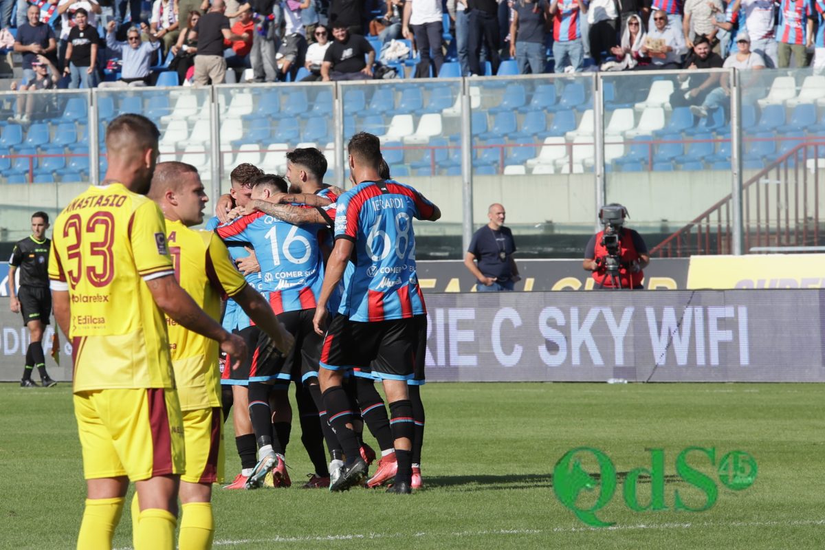 Catania, 2-0 alla Salernitana: è -1 dalla vetta nel segno di Cicerelli e Forte – FOTO