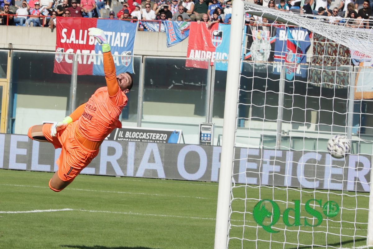 Catania, 2-0 alla Salernitana: è -1 dalla vetta nel segno di Cicerelli e Forte – FOTO