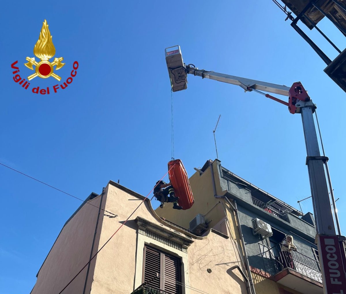 Paura a Catania: anziana cade in casa, salvata dai Vigili del Fuoco