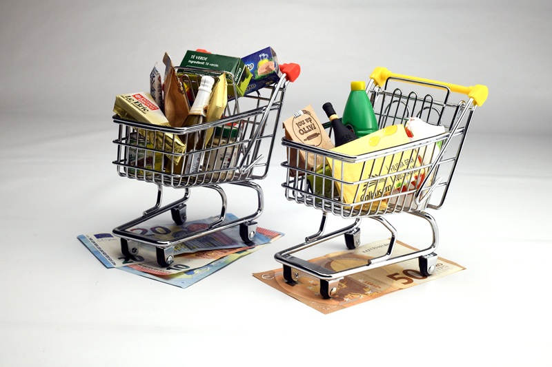 L’inflazione resiste, caro vita ancora duro a morire