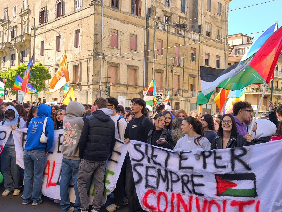 Agrigento, gli studenti manifestano per Gaza: sanzionati dal liceo. Divampa la polemica