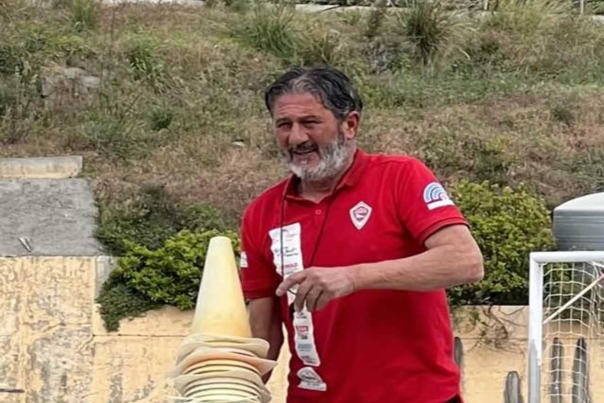 Tragedia nel Messinese, tenta di scavalcare il cancello dello stadio ma precipita e muore