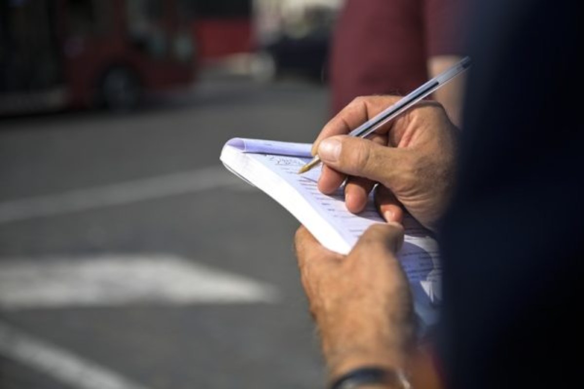 Paura in strada, 15enne guida un’auto e causa un incidente: fermato dalla Polizia