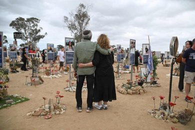 Sopravvissuto al 7 ottobre, si toglie la vita: “Perdonatemi, non ce la facevo più”