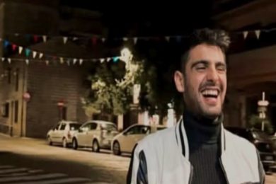 Auto con cinque giovani vola dal ponte, morto un 25enne. Il padre della vittima tra i soccorritori