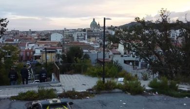 Testimone di giustizia e poi caporale: lavoratori puniti anche per il bagno. Arrestato ex consigliere di Barcellona