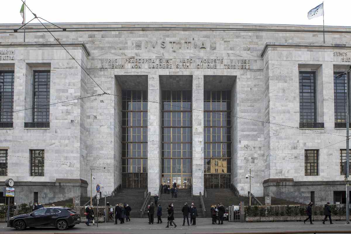 “La Porsche crivellata davanti alla discoteca”, il pentito Cerbo racconta l’intimidazione subita dal boss Mazzei