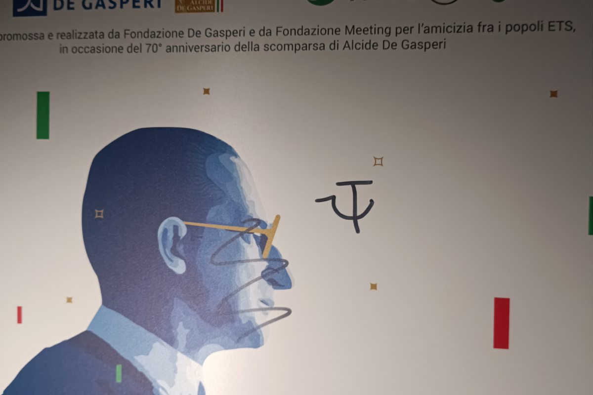 Imbrattati 4 pannelli della mostra di De Gasperi a Ribera, la Dc: “Offesa alla memoria”