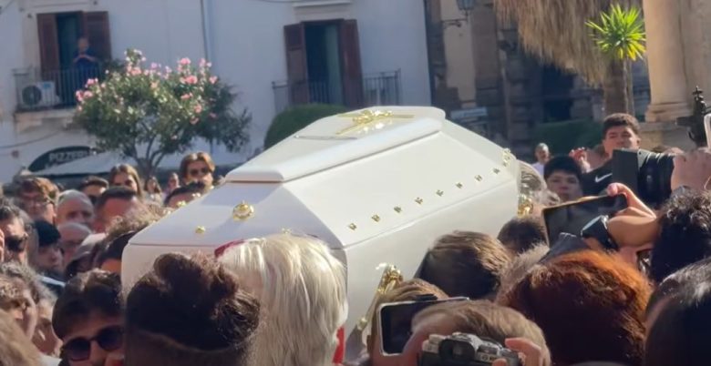 Il dolore di Palermo per Paolo Taormina: cattedrale gremita. L’arcivescovo: “Piango con voi”