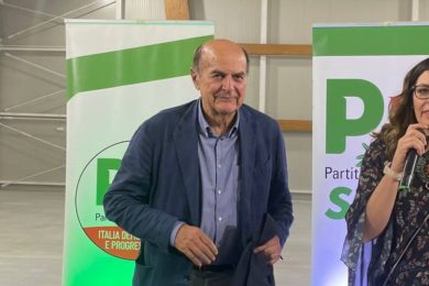 VIDEO | Bersani (Pd) sbarca in Sicilia: “Italia senza posizione. Demente paragonare manifestazioni ad Hamas”