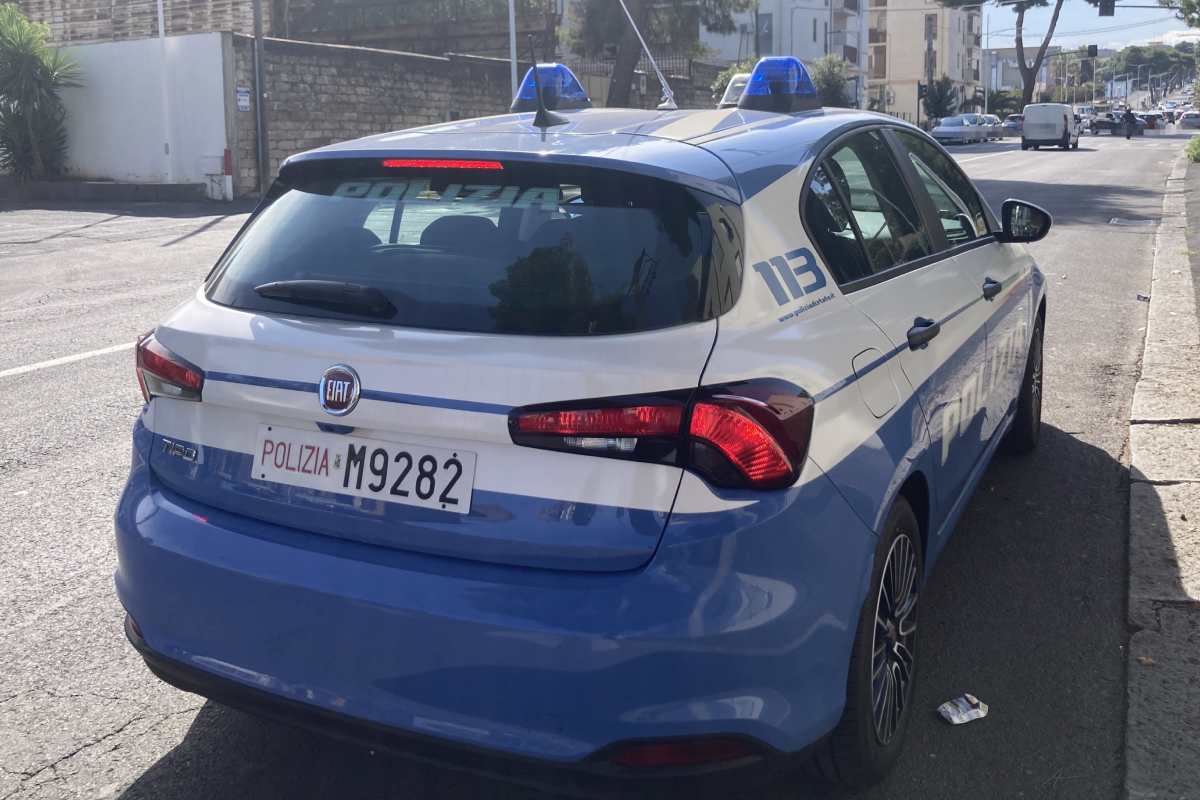 Palermo, tensione a scuola: aggrediscono i poliziotti. Arrestati nonno e zia di un alunno