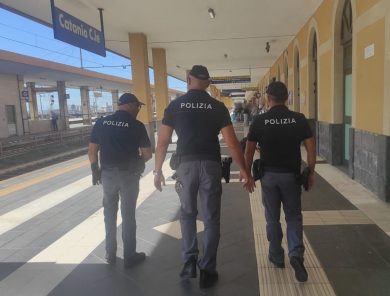 Turista “miracolato” a Catania: dimentica lo zaino in treno, ritrovato. Ecco quanto denaro c’era dentro