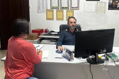 Minaccia l’ex con dei messaggi vocali nonostante sia già ai domiciliari: arrestato 36enne di Adrano