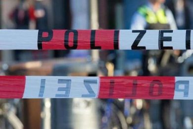 Spari nella piazza del mercato a Giessen, diversi feriti: in fuga l’assalitore