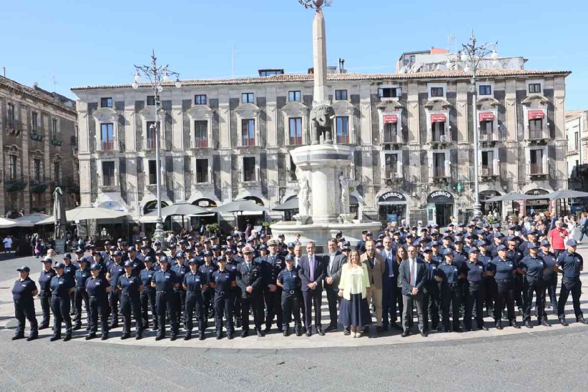 Catania, primo giorno di lavoro per i cento nuovi agenti della polizia municipale Catania, primo giorno di lavoro per i cento nuovi agenti della polizia municipale