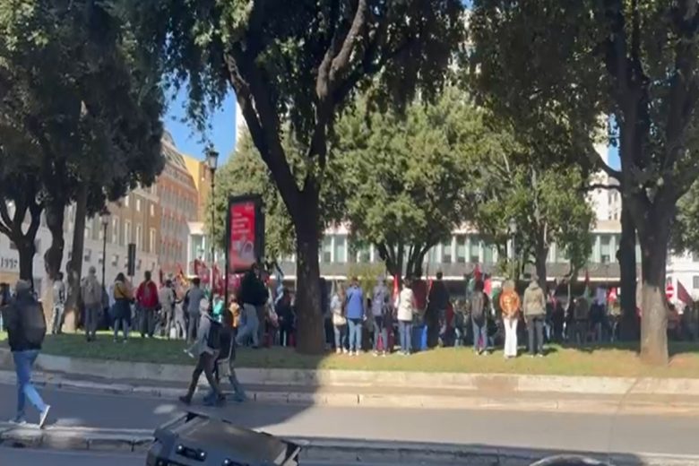 Fiume di manifestanti per Gaza a Roma, oltre 80mila persone bloccano la capitale – VIDEO