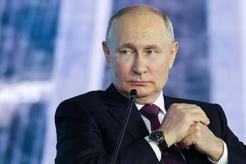 Putin, compleanno di guerra: “Russia avanti tutta, Ucraina spalle al muro”
