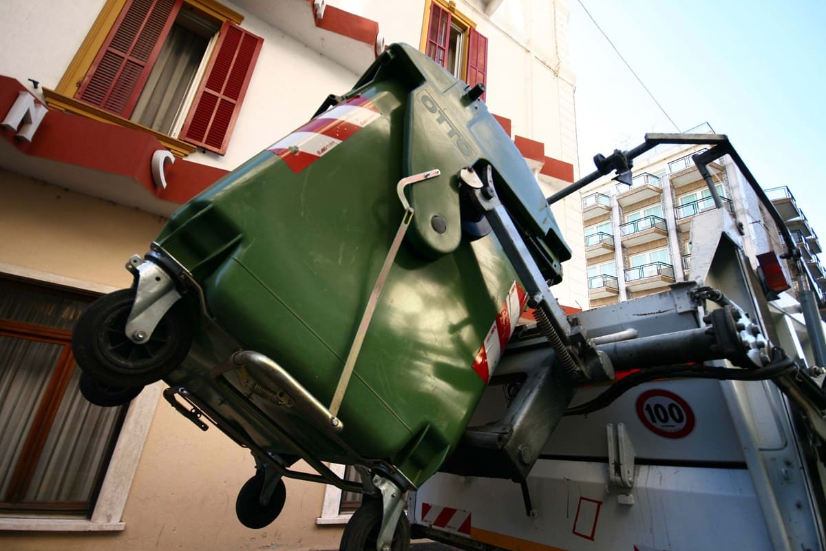 Palermo, rimosse 60 tonnellate di rifiuti discariche a Montepellegrino. Rap: “Non è più accettabile”