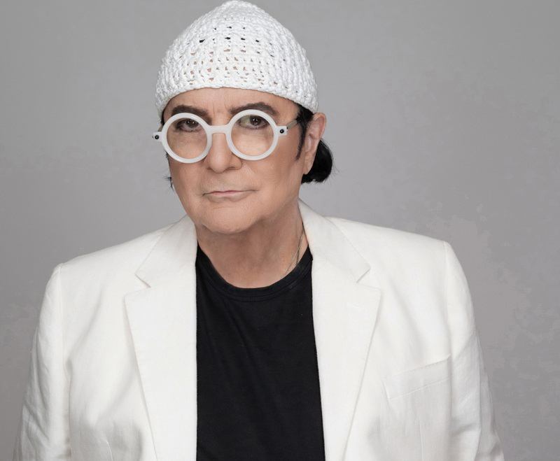 Renato Zero, una carriera tra creatività e unicità: “In un mondo che urla urge riaffermare l’amore”