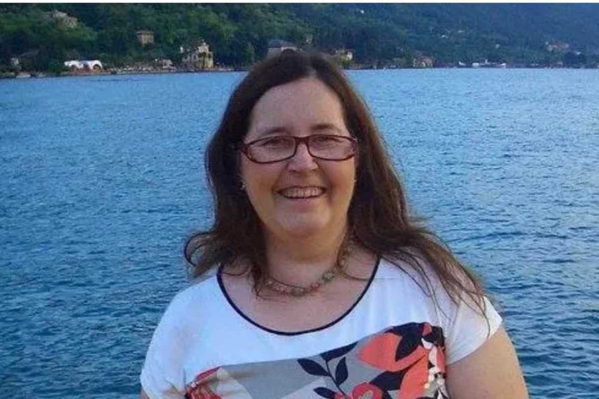 Tragedia in casa, prof 68enne muore mentre corregge i compiti dei suoi alunni