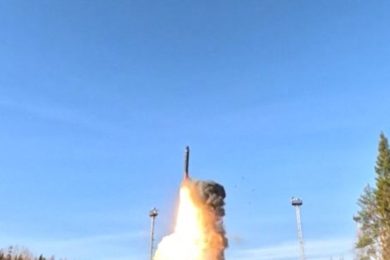 Russia, esercitazioni nucleari sotto gli occhi di Putin – VIDEO