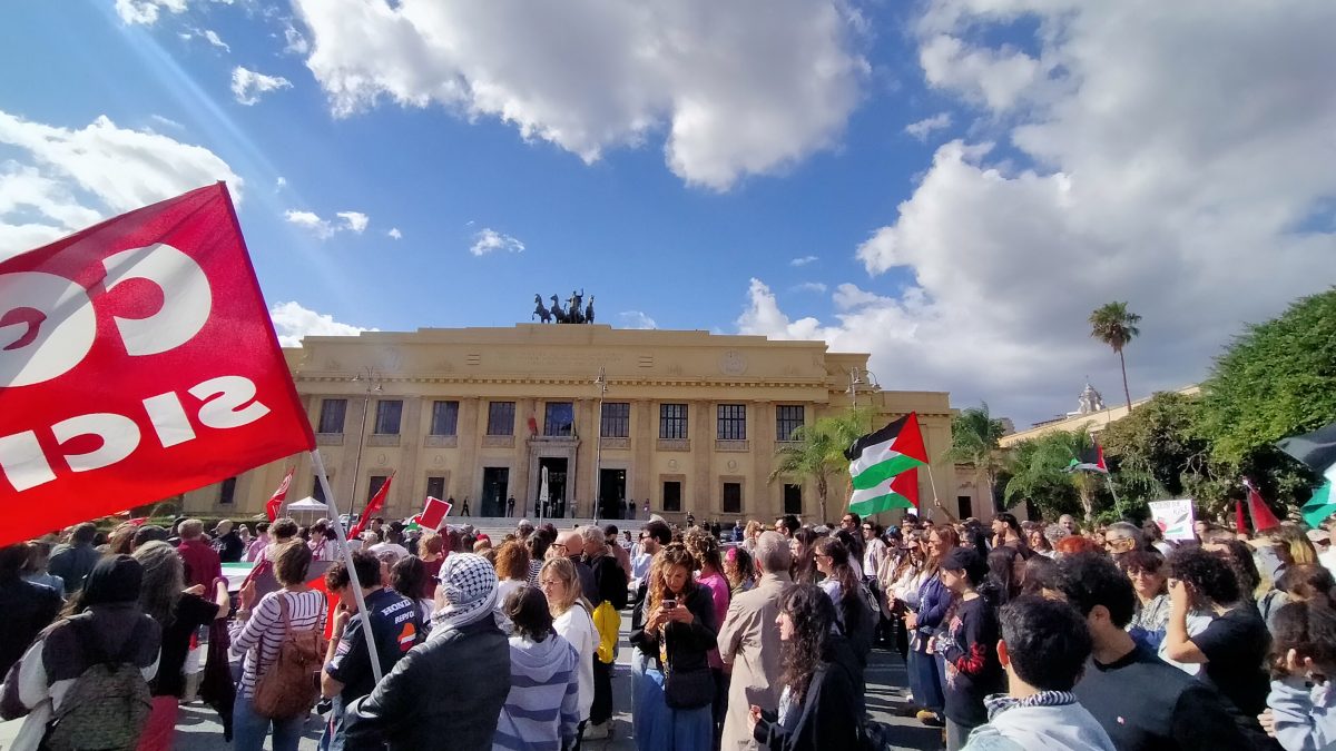 “Free free Palestine”, anche a Messina fiumi di persone aderiscono allo sciopero generale per Gaza – VIDEO