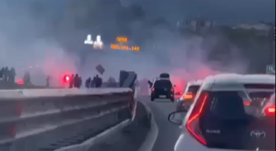 VIDEO | Contatto e lancio di fumogeni sull’A2: gli scontri tra tifosi catanesi e casertani