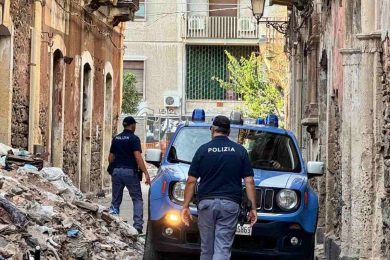 Catania, due donne arrestate per aver circuito un’anziana